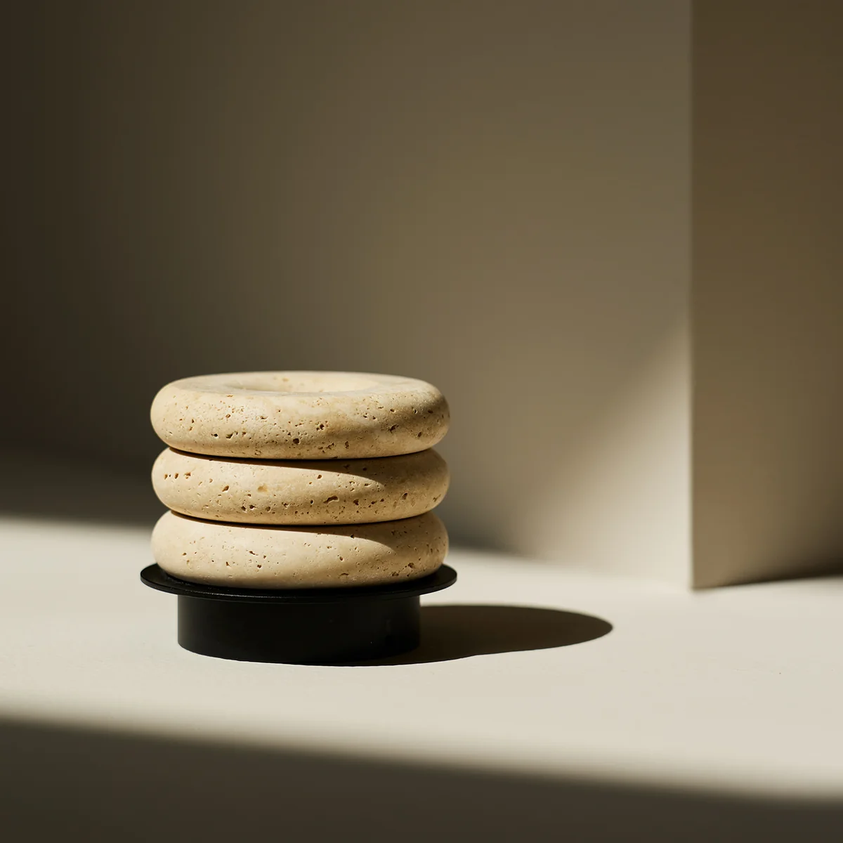 Aromas del Campo Mart Marble spotlight travertine